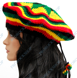 rasta čepice, rasta barvy ,na temeni marihuana,na zadní straně vázací provázky s ozdobami